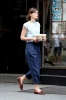 Keira+Knightley+Keira+Knightley+carries+coffee+-98tzo4rbkBl.jpg
